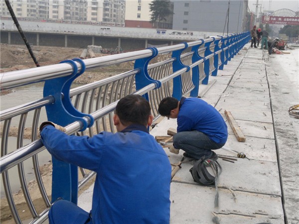 江津不锈钢桥梁护栏除锈维护的重要性及其方法