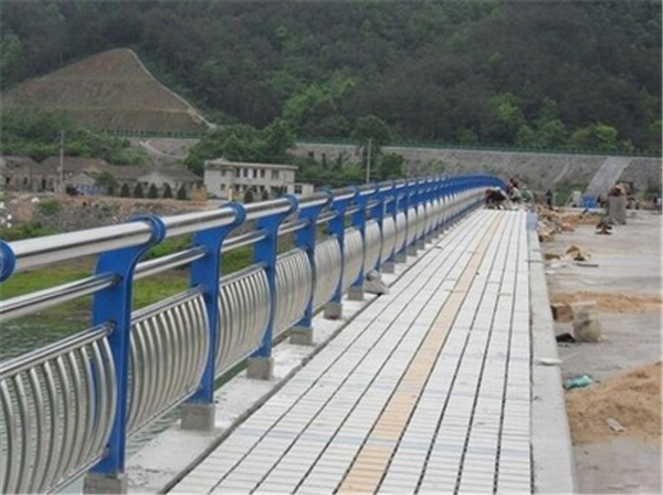 江津不锈钢桥梁护栏是一种什么材质的护栏